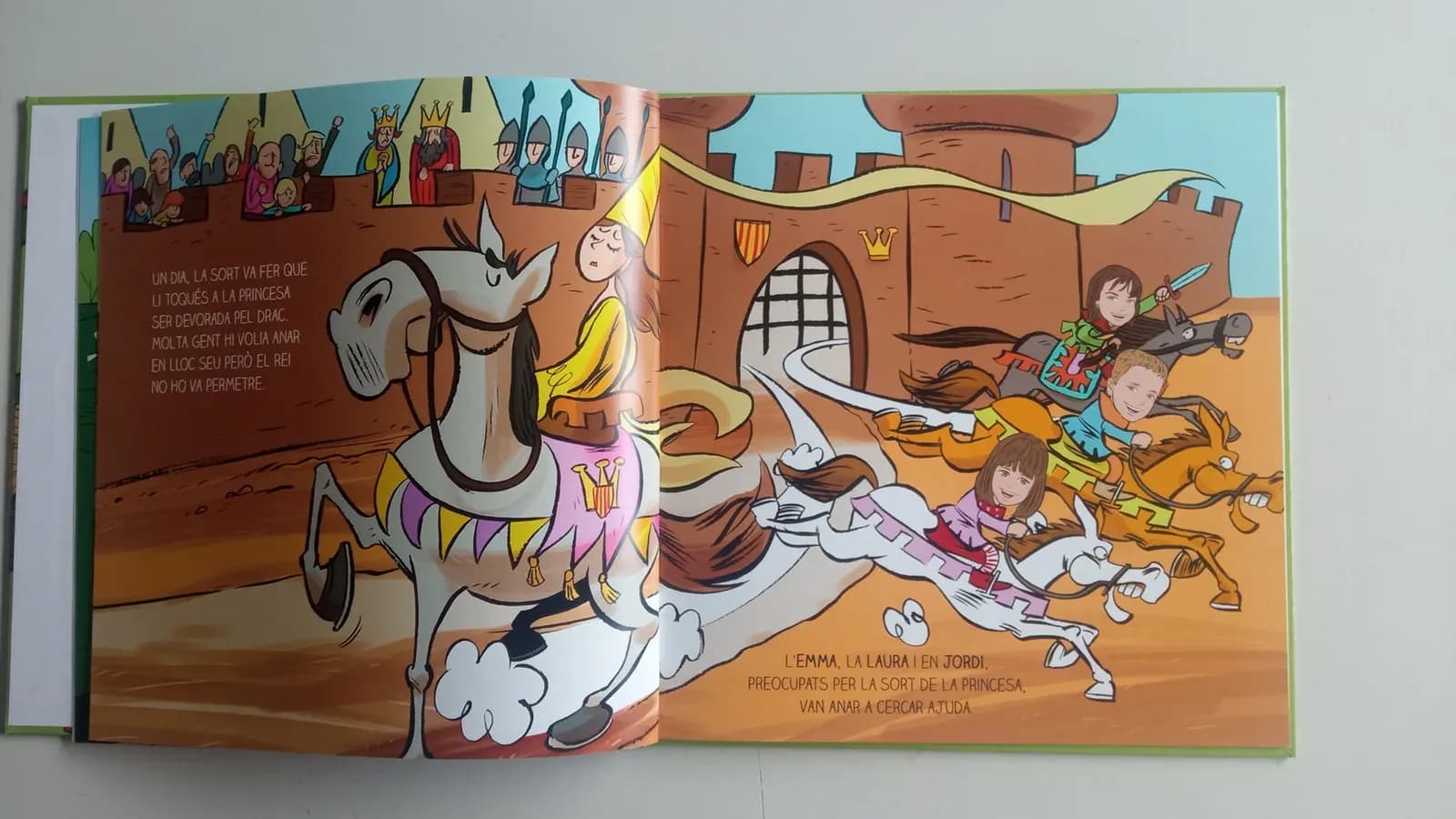 Conte de Sant Jordi personalitzat, obert pel drac