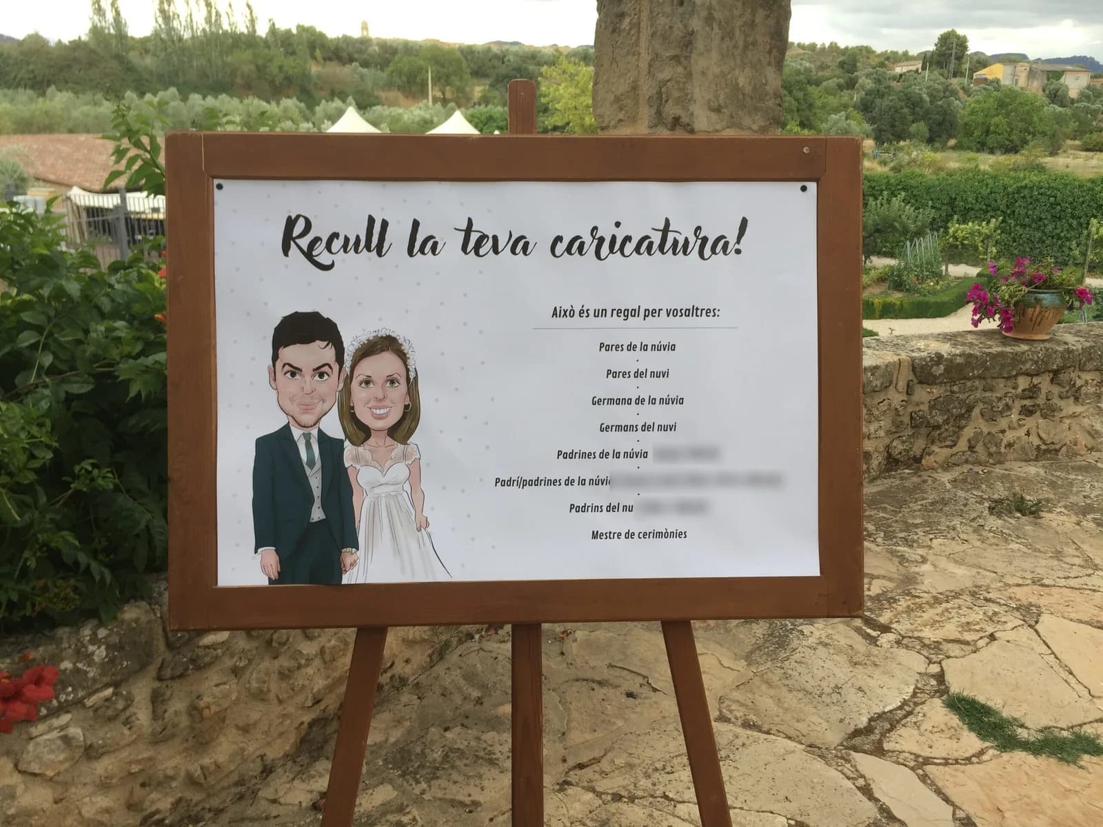 Cartell en un cavallet a l’entrada d’un casament: «Recull la teva caricatura!»